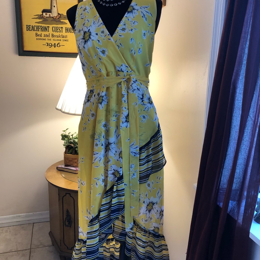 Sandra Darren Dress in beautiful yellow.